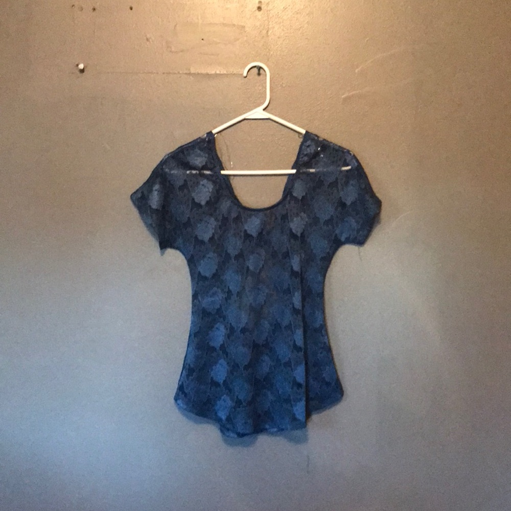 BKE Red Lace shortsleeved Top size small